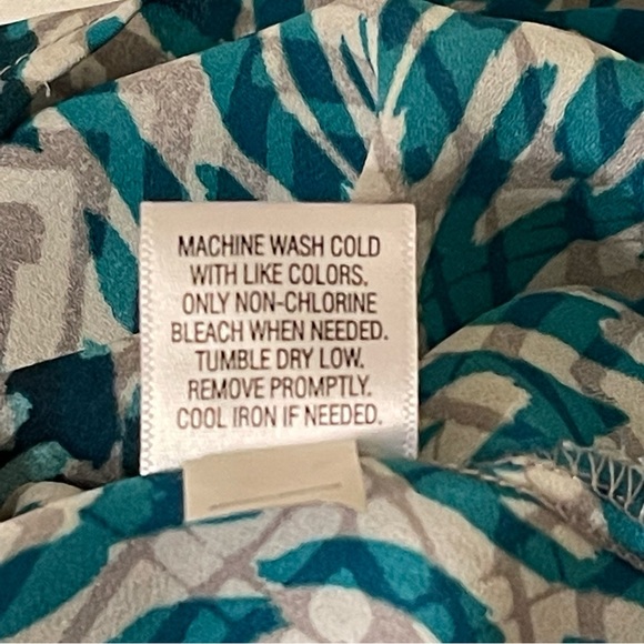 Cold Shoulder Abstract Print Top - Picture 8 of 11